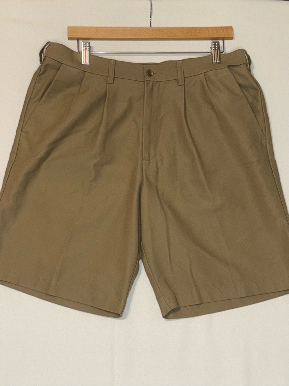 Dockers Golf Backswing Beige/Tan Pleated Polyester Shorts Men Size 34